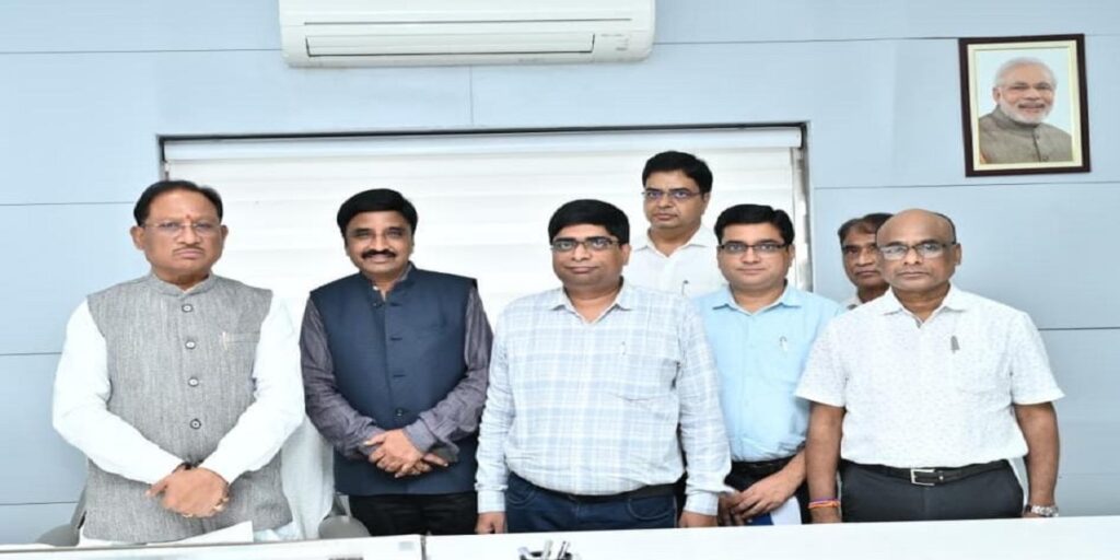 मुख्यमंत्री से मिला छत्तीसगढ़ कर्मचारी-अधिकारी फेडरेशन और जनसंपर्क अधिकारी संघ का संयुक्त प्रतिनिधिमंडल