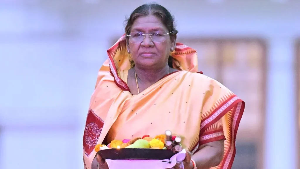 राष्ट्रपति और मुख्यमंत्री ने डूबते सूर्य को दिया अर्घ्य, जानिए लोक आस्था के इस महापर्व की परंपराएं और महत्व