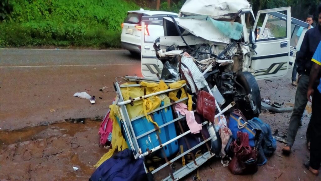 CG Road Accident : ट्रक और कार की भीषण टक्कर, 5 की मौत – 5 गंभीर, मौके पर मचा हाहाकार