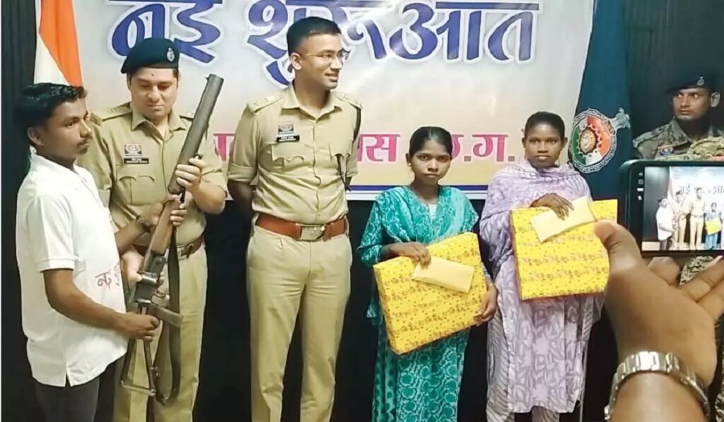 गरियाबंद में नक्सली सरेंडर: CPI माओवादी के DGN डिवीजन के 3 इनामी नक्सलियों ने किया आत्मसमर्पण