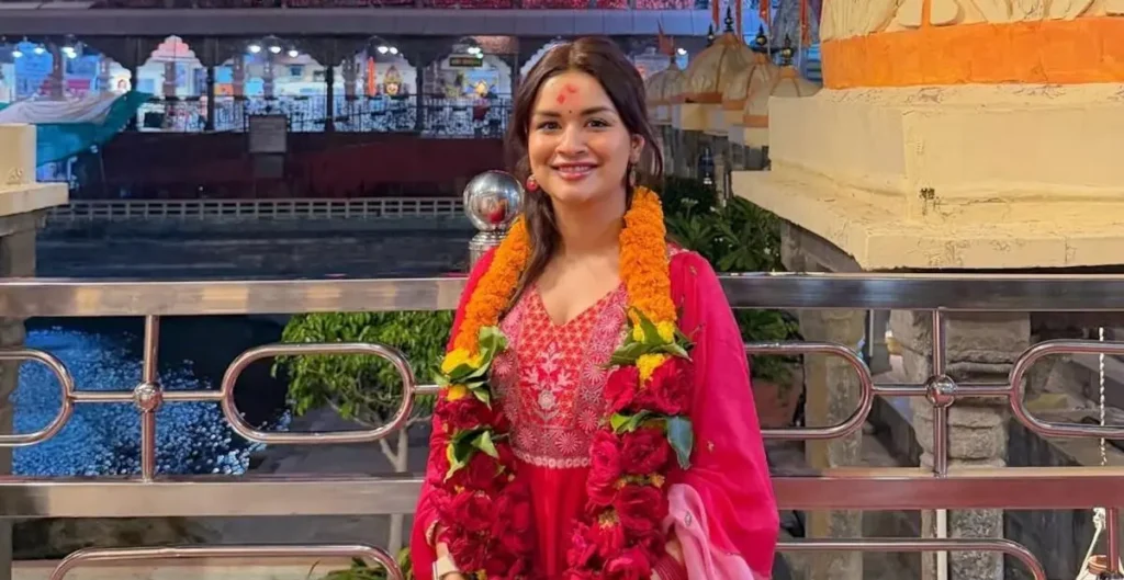 VIDEO: अवनीत कौर महाकाल मंदिर में नजर आईं, सूर्यकुमार यादव और पत्नी के संग देखकर यूजर्स हुए चकराए जानिए क्या चल रहा है? अवनीत