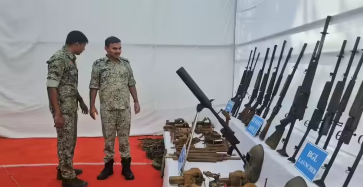 नक्सलियों