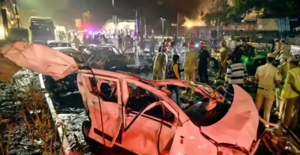 दिल्ली ब्लास्ट में कैसे बना अमोनियम नाइट्रेट खतरनाक विस्फोटक? जानें इसकी ताकत और कंपोज़िशन दिल्ली