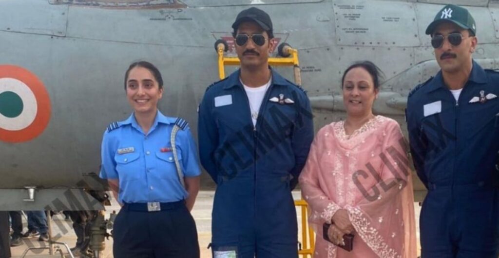 रणबीर कपूर और विक्की कौशल की एयरफोर्स लुक वायरल: ‘लव एंड वॉर’ के सेट से लीक हुईं तस्वीरें मचा रहीं हैं धमाल रणबीर कपूर