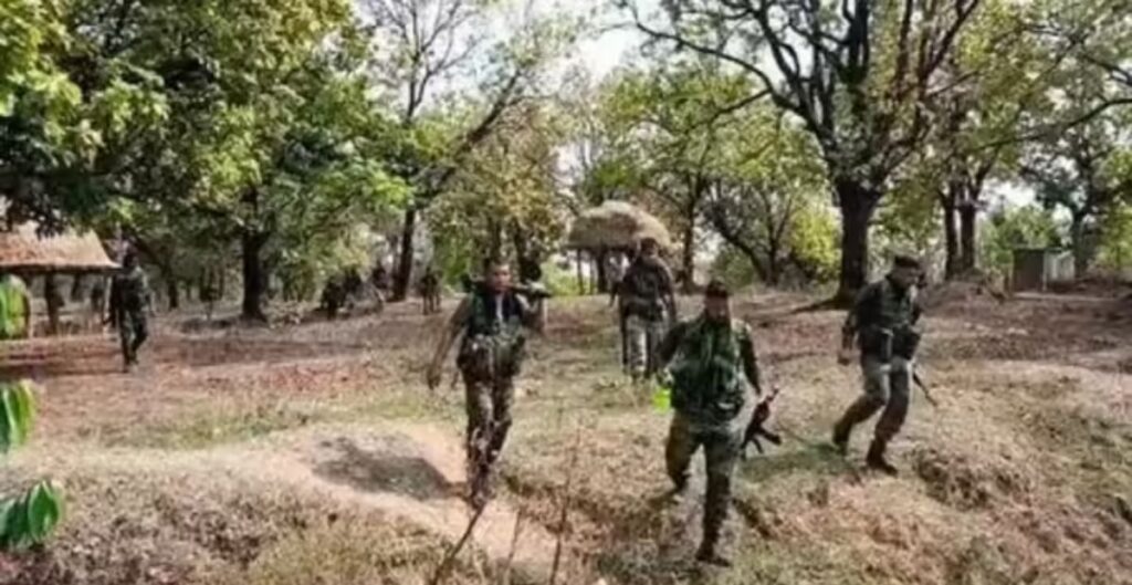 सुकमा मुठभेड़: 2 महिला समेत 3 हार्डकोर माओवादी ढेर, जनमिलिशिया कमांडर व स्नाइपर माड़वी देवा भी मारा गया मुठभेड़