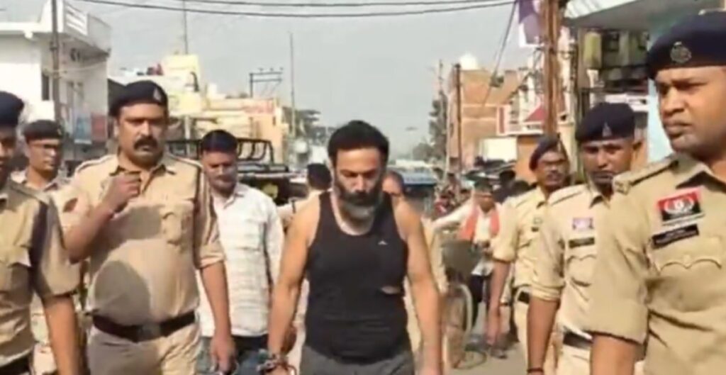 रायपुर का मोस्ट वांटेड वीरेंद्र तोमर गिरफ्तार, कभी जिस इलाके में बोलती थी तूती वहीं बेबस हुआ अपराधी, पुलिस जुलूस के दौरान गिर पड़ा बेहोश रायपुर
