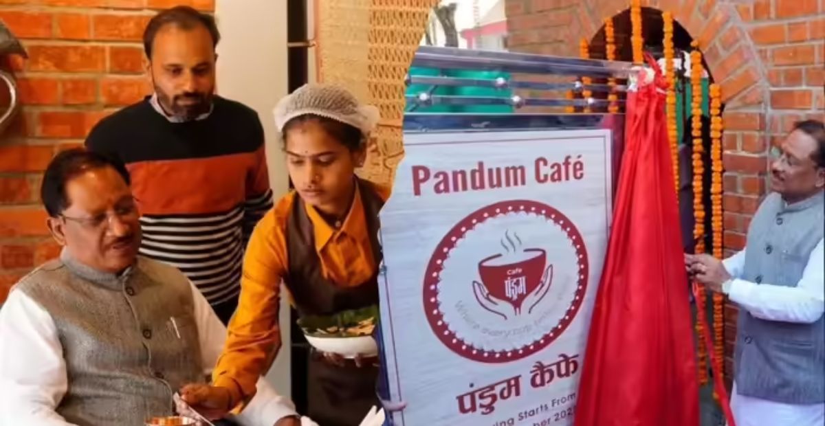 ‘पंडुम कैफे