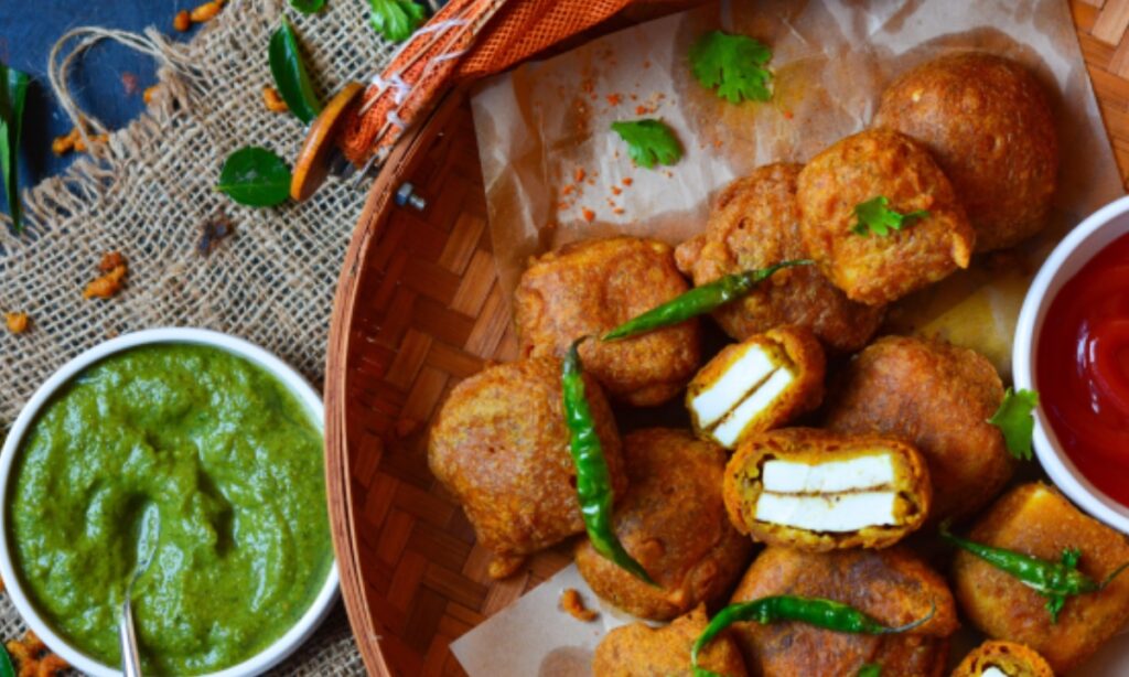 Paneer Pakora: हर मौसम का पसंदीदा घर पर बनाएँ कुरकुरे पनीर पकोड़े आसान तरीके से