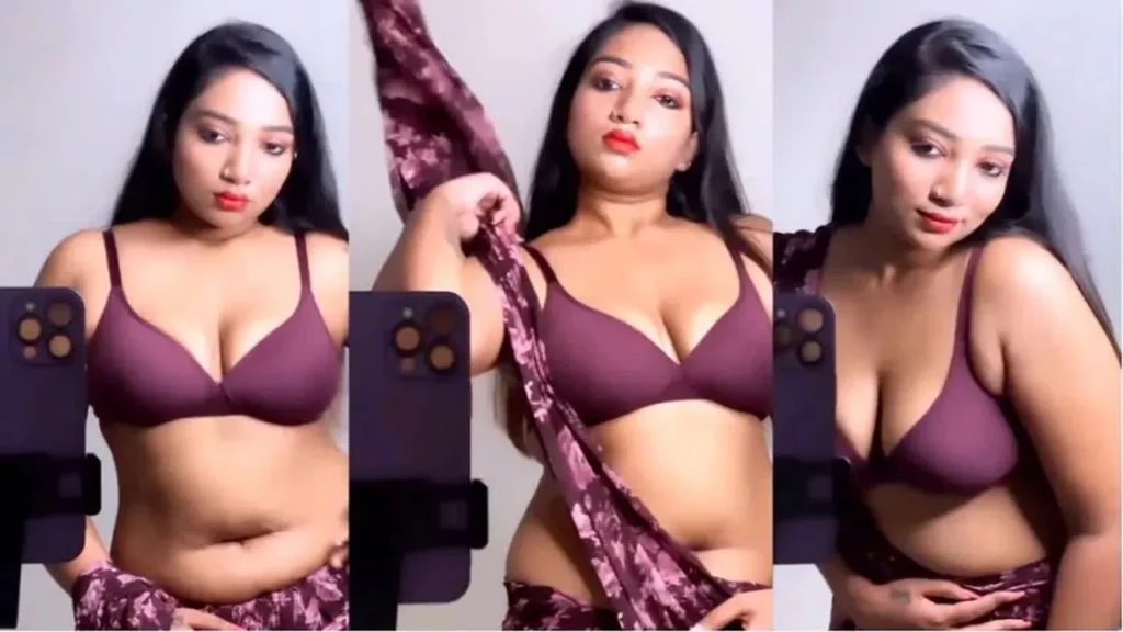 Desi Sexy Video: ब्रा पहनकर कैमरे के सामने आ गई देसी भाभी, दिखाने लगी सेक्सी अदाएं, मदहोश हो गए लड़के