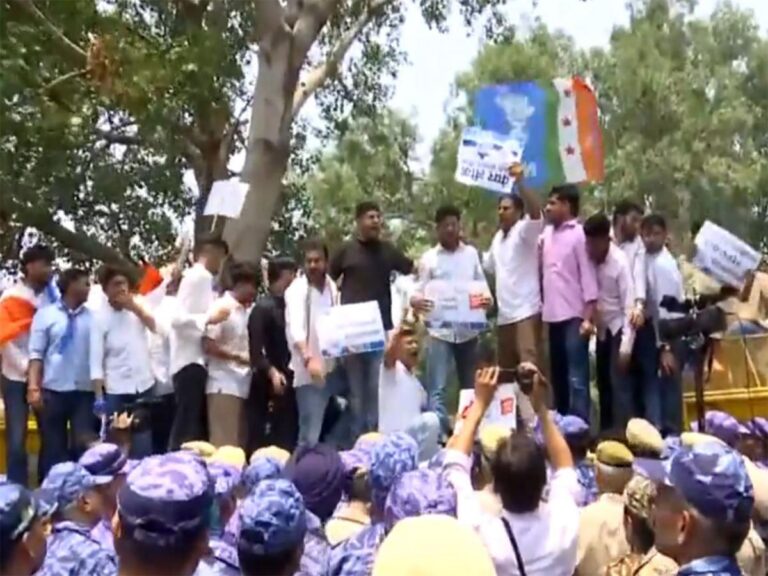 NEET पेपर लीक पर गरमाई राजनीति, विरोध प्रदर्शन पर NSUI नेताओं के खिलाफ FIR
