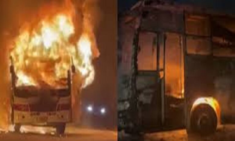 चलती बस की टायर में भडक़ी आग, 5 किमी दौड़ती रही बस, पुलिस ने पीछा कर यात्रियों की बचाई जान