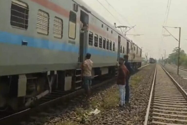 बड़ा रेल हादसा टला, एक ही ट्रैक पर आई छत्तीसगढ़ एक्सप्रेस और मालगाड़ी