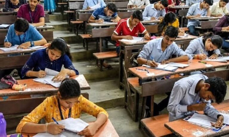 नीट यूजी के परीक्षा केंद्रों में इस बार 5जी जैमर, वायुसेना के विमान से पहुंचा परचा