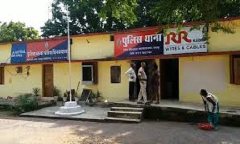 दिनदहाड़े मैनेजर से 10 लाख रुपये की लूट, तीन बाइक सवार बदमाश हुए फरार