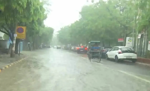 Aaj Ka Mausam: 13 राज्यों में भारी बारिश का अलर्ट…दिल्ली, यूपी, बिहार समेत कई इलाकों में बरसेंगे बादल Aaj Ka Mausam: 13 राज्यों में भारी बारिश का अलर्ट...दिल्ली, यूपी, बिहार समेत कई इलाकों में बरसेंगे बादल