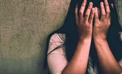 ओडिशा में रिश्तों को शर्मसार करने का आरोप…युवती ने खुद को लगाई आग, पिता गिरफ्तार ओडिशा में रिश्तों को शर्मसार करने का आरोप...युवती ने खुद को लगाई आग, पिता गिरफ्तार