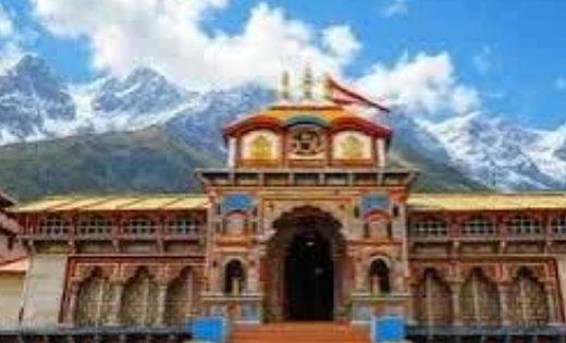 मंदिर दान चोरी मामले में बड़ा खुलासा, पूर्व अधिकारी के ठिकानों से विदेशी करेंसी और महंगे सामान बरामद