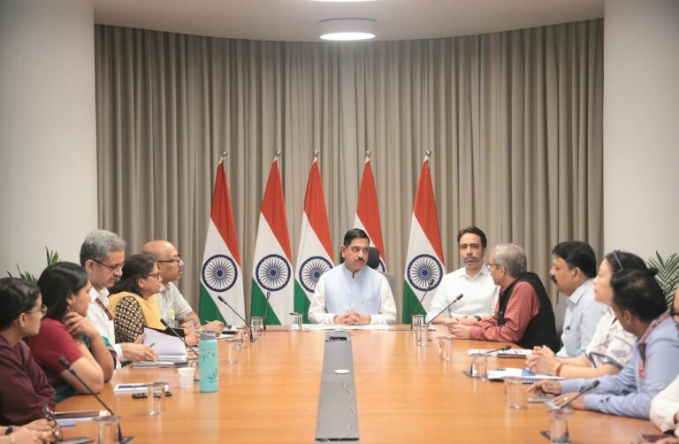 शिक्षा मंत्रालय की नई जिम्मेदारी के साथ प्रह्लाद जोशी के सामने बड़ी चुनौतियां, परीक्षा सुधार से लेकर नई शिक्षा नीति तक होगी नजर