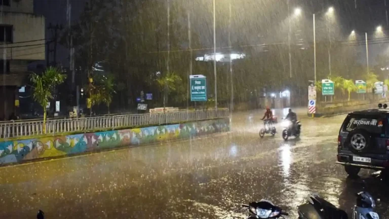 CG Weather Update: छत्तीसगढ़ में मानसून पूरी तरह सक्रिय, कई जिलों में भारी बारिश और वज्रपात का अलर्ट
