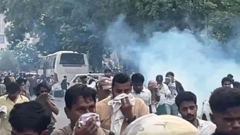 पहले ही दिन ऐसा माहौल बना कि संसद से सड़क तक छिड़ गई सियासी जंग