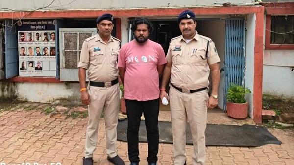 पहले डर का जाल, फिर मुनाफे का सपना… आखिर महिला कैसे गंवा बैठी लाखों रुपये?