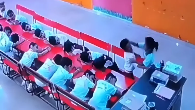 स्कूल में 5 साल के बच्चे की बेरहमी से पिटाई, CCTV में कैद हुई पूरी घटना