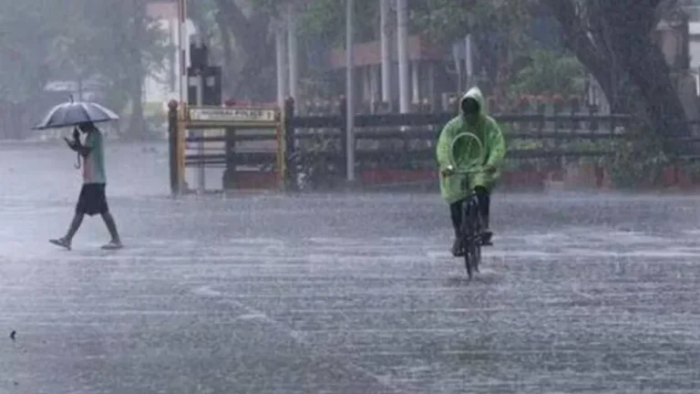 Aaj Ka Mausam: 15 राज्यों में भारी बारिश का अलर्ट, तेज हवाओं और आंधी-तूफान की चेतावनी