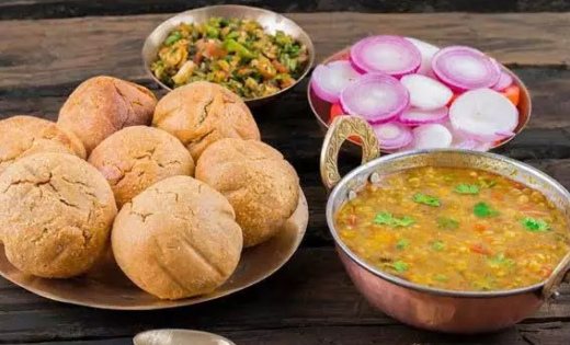 बिना सब्जी के भी बनाएं शाही थाली, घी से भरपूर दाल बाफला का स्वाद घर पर ऐसे पाएं