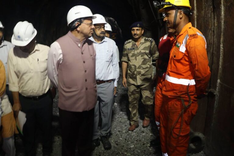 उत्तराखंड टनल हादसा: चमोली पहुंचे सीएम धामी, रेस्क्यू अभियान का लिया जायजा, 22 में से 19 श्रमिक सुरक्षित निकाले गए