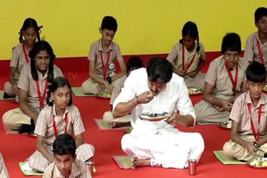 तमिलनाडु के मुख्यमंत्री विजय ने कक्षा 6 से 8 तक के लिए विस्तारित नाश्ता योजना शुरू की