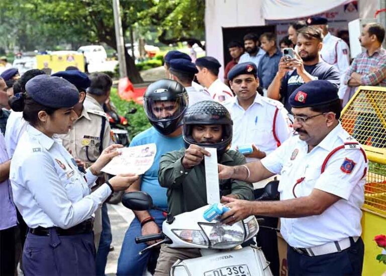 Delhi Traffic Challan: कोर्ट में चालान को चुनौती देने से पहले जमा करनी होगी 50 फीसदी रकम, जानिए नए नियम में क्या बदला