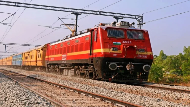 ट्रेन में शराब-सिगरेट और बिना टिकट यात्रा पर अब जेल नहीं? रेलवे ने बदला नियम, मौके पर ही वसूला जाएगा जुर्माना