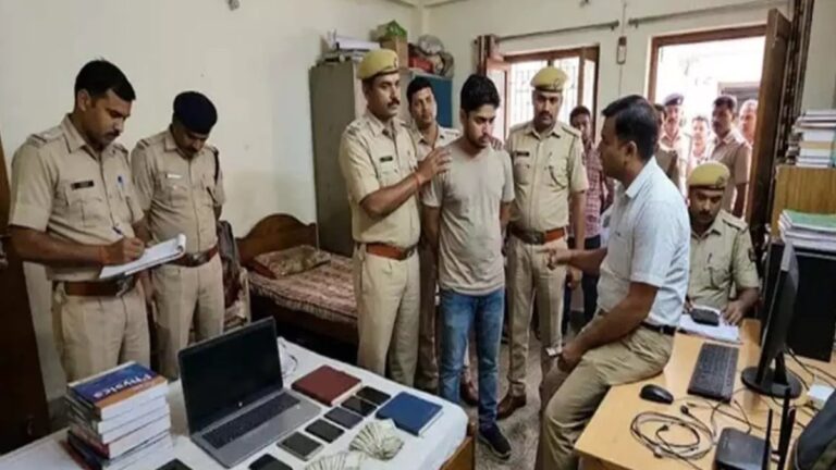 साइबर ठगी के पैसों की निकासी करने वाला युवक गिरफ्तार, 15 ATM कार्ड और दो मोबाइल बरामद